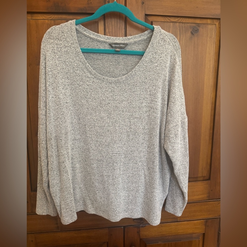 Alexander Jordan Ladies Large Heather Gray drop shoulder Scoop neck sweater. EUC